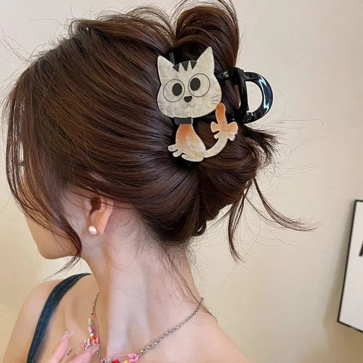 Retro Button-Inspired Hair Claw