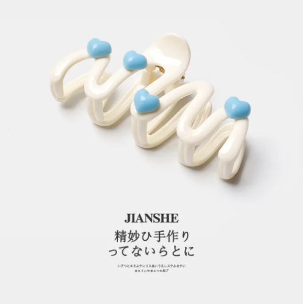 Blue Heart Wavy Hair Claw Clip – Korean Aesthetic