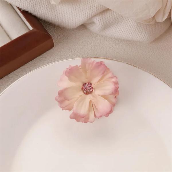 Blush Pink Floral Claw Clip – Korean Elegant Hair Accessory